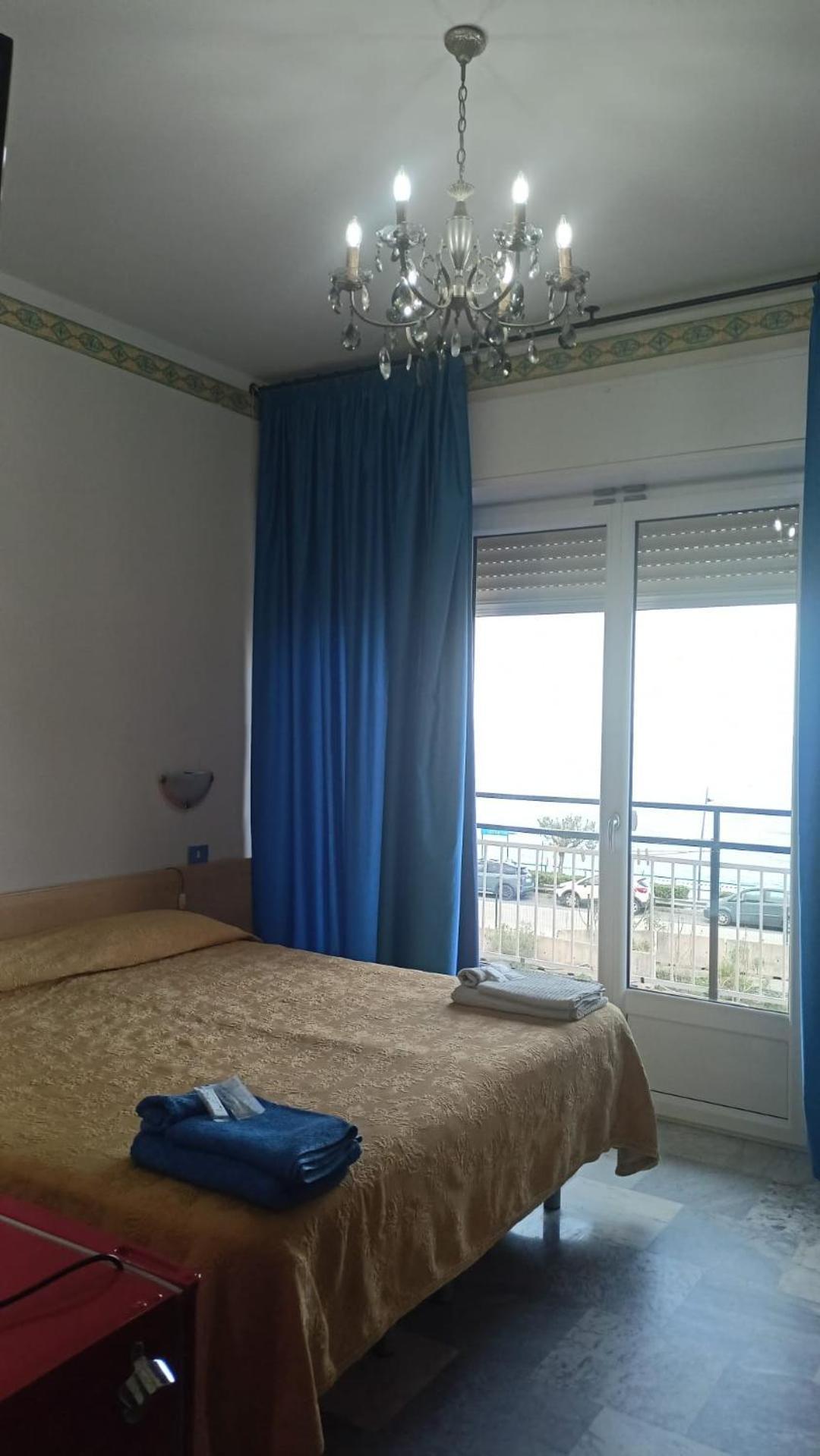 B&B Solana Noli Eksteriør billede